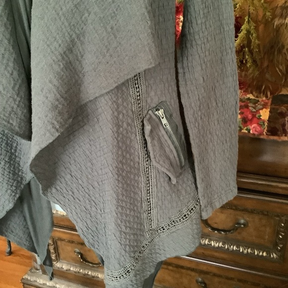 Monoreno size Medium open front asymmetrical padded shoulders jacket top… - Picture 6 of 6